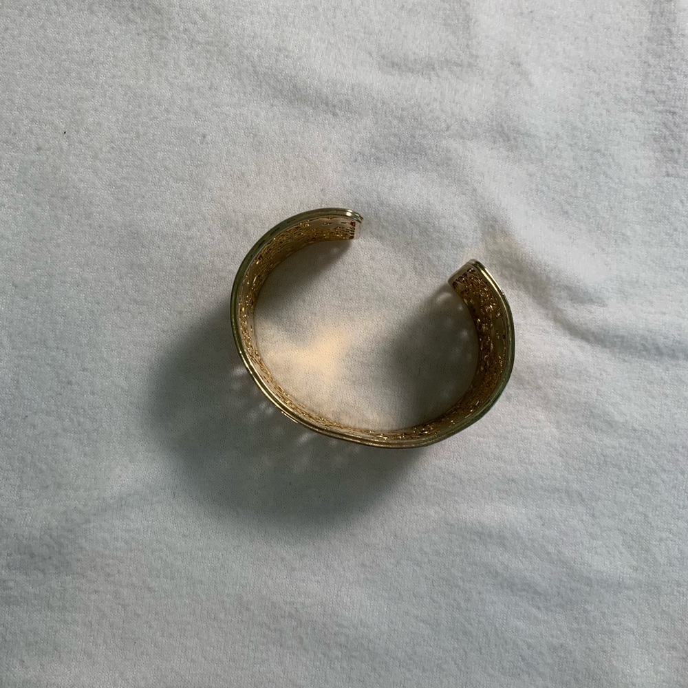 Gold cuff - Picture 2 of 3